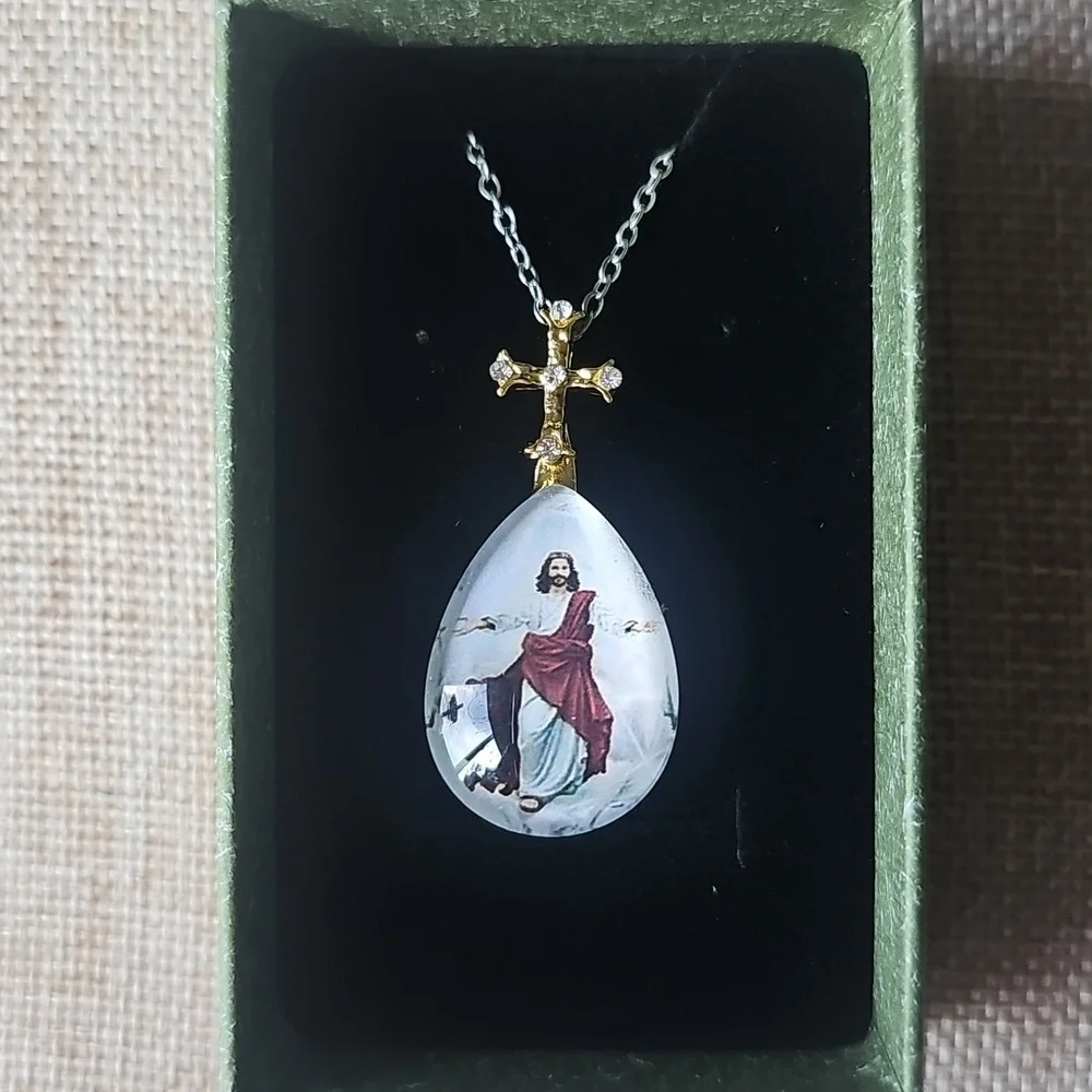 NIB Acrylic Double Sided Jesus Teardrop Shaped Necklace Gold Cross